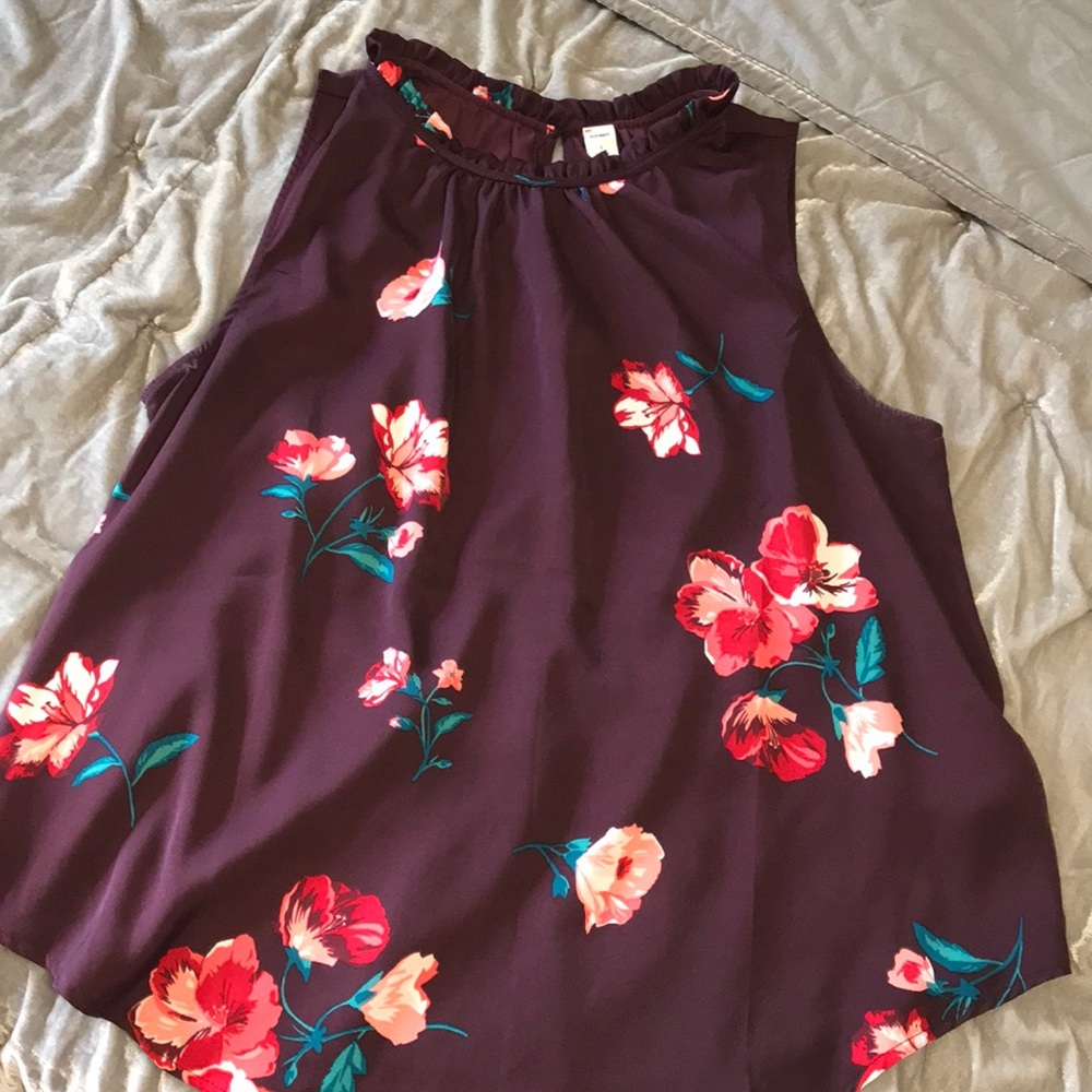 Old Navy sleeveless shirt